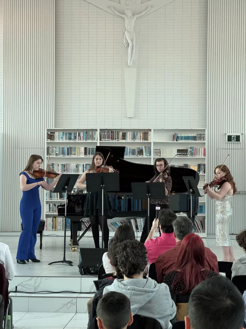 Les élèves de l'école de musique À la portée des sons